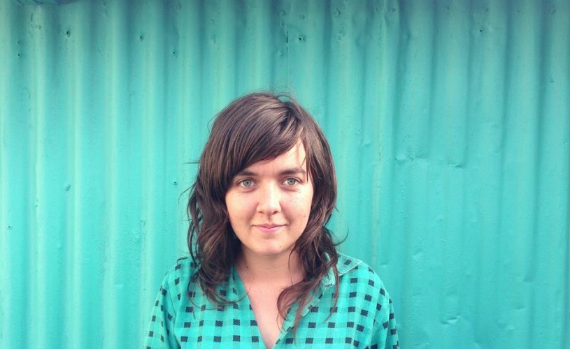 Stream: “Sometimes I Sit and Think, and Sometimes I Just Sit” de Courtney Barnett