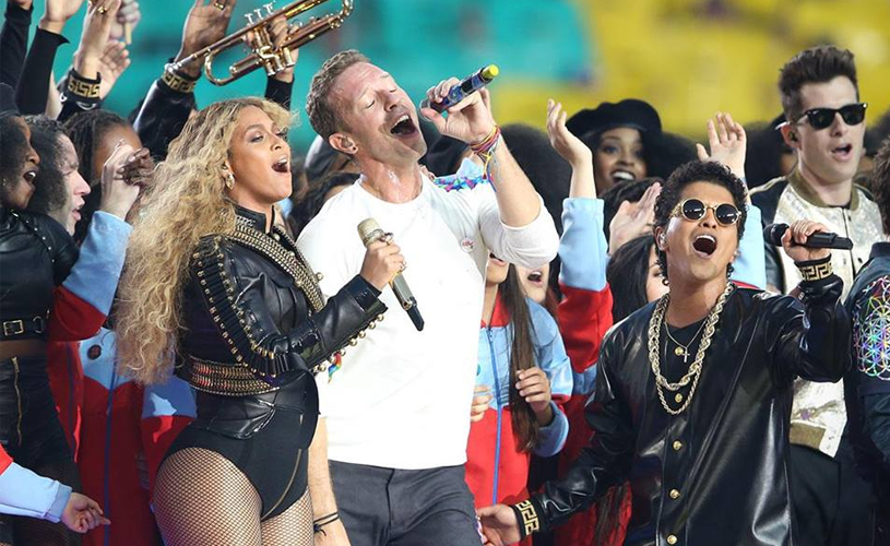 Super Bowl: Coldplay, Beyoncé e Bruno Mars actuaram no intervalo