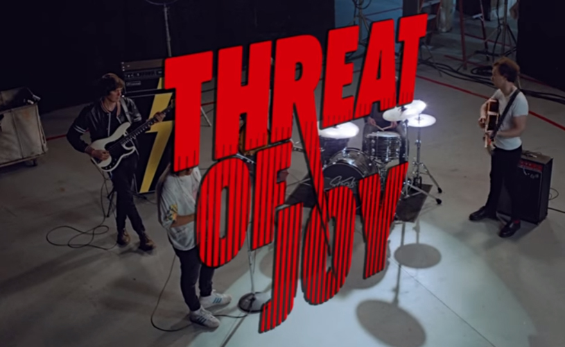 The Strokes lançam vídeo de “Threat of Joy”