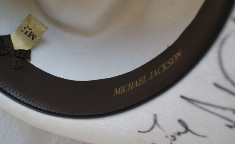 13 mil euros por um chapéu de Michael Jackson?