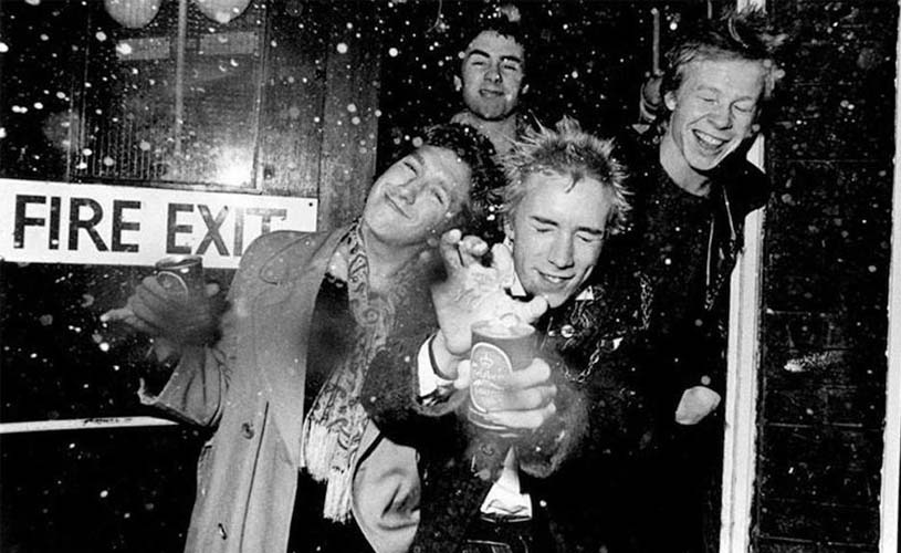 “Never Mind The Bollocks” dos Sex Pistols celebra 40º aniversário com reedição