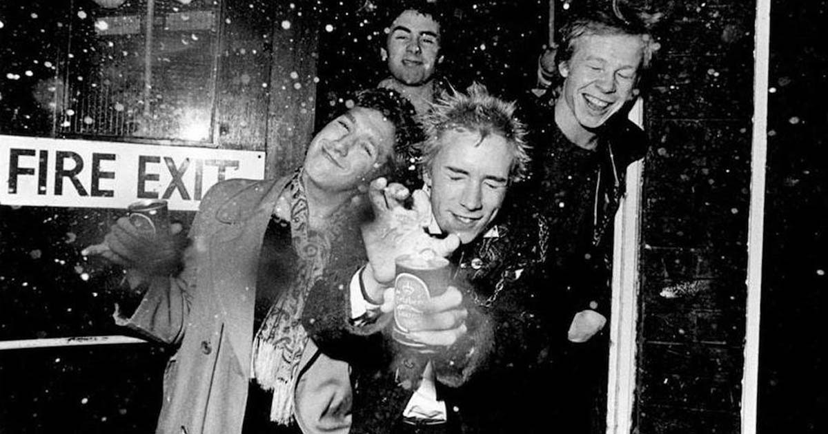 Membros dos Sex Pistols Respondem a John Lydon, que os Apelida de Mentirosos Imundos