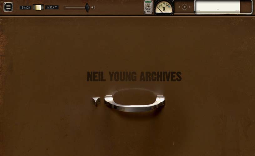 Neil Young lança site com toda a sua discografia e 10 novos álbuns para audição gratuita