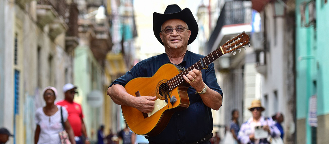 Eliades Ochoa dos Buena Vista Social Club com concerto a solo em Lisboa