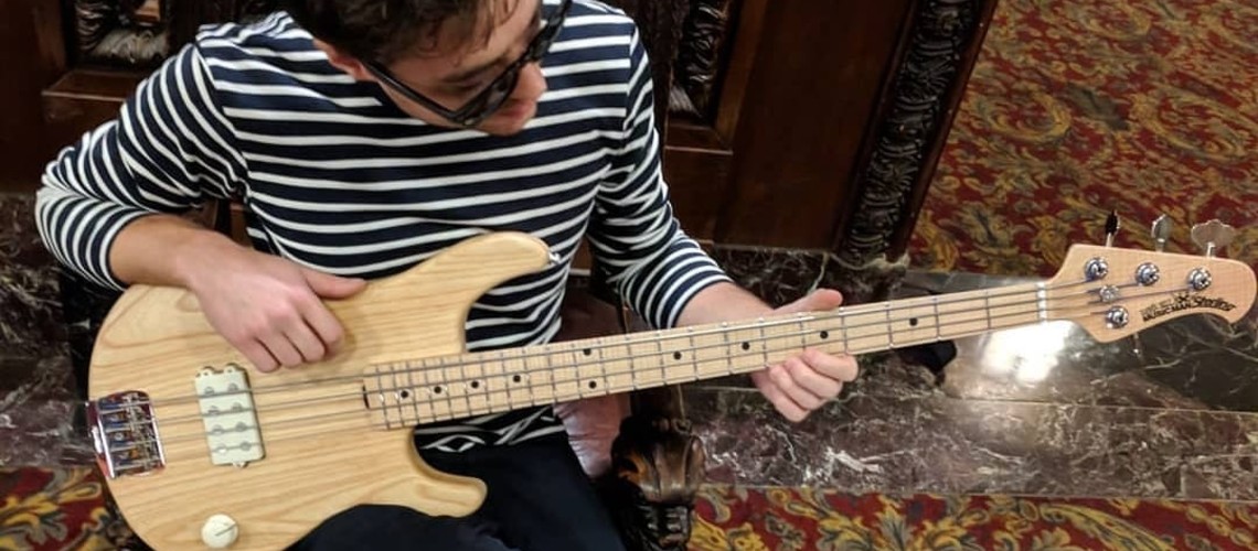 Ernie Ball/Music Man Faz Regressar o Joe Dart Signature Bass
