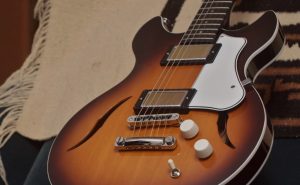 harmony-comet-semi-hollow-sunburst-1