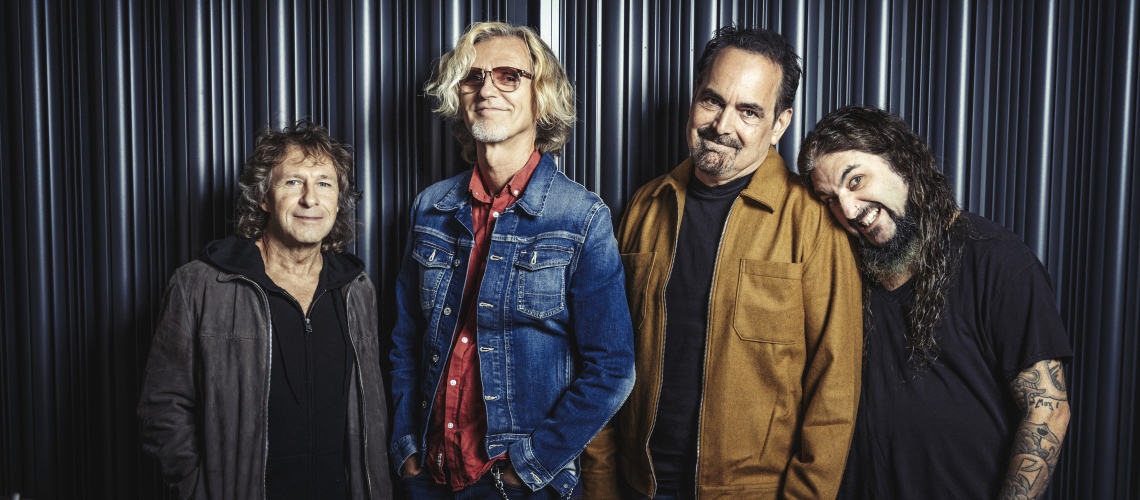 Transatlantic: “Looking For The Light” é o novo avanço para “The Absolute Universe”