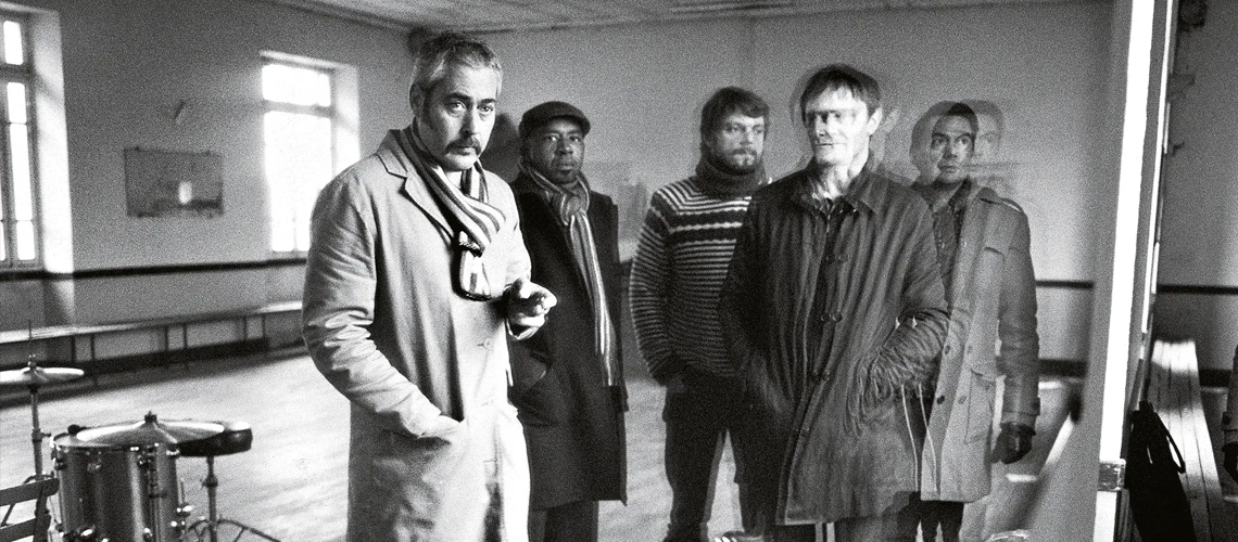 Tindersticks lançam single “New World”