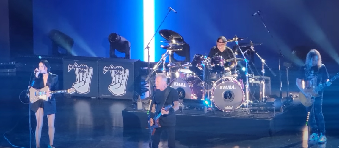 St. Vincent Junta-se aos Metallica Para Tocar “Nothing Else Matters” [VIDEO]