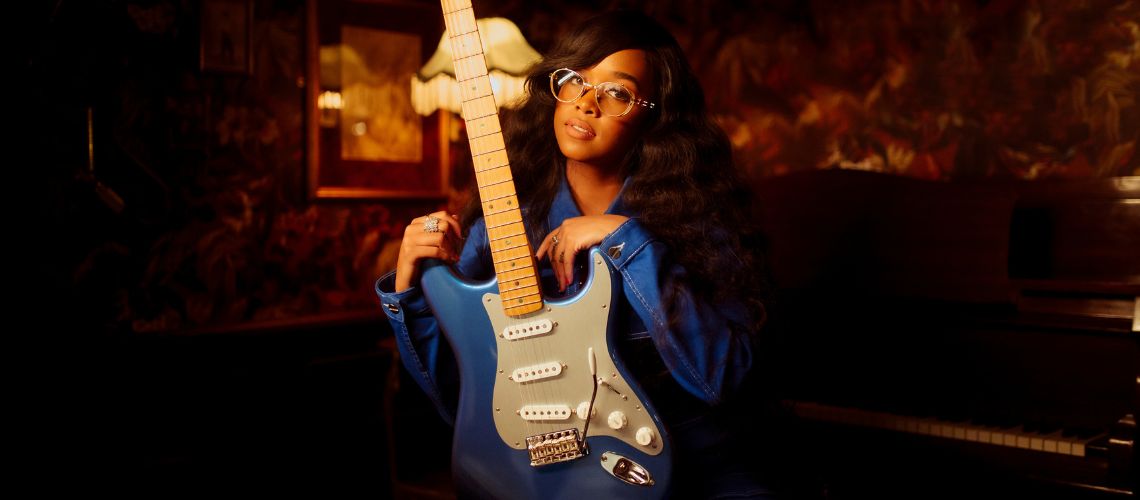 H.E.R. lança nova Fender Stratocaster de assinatura e apela ao feminismo musical