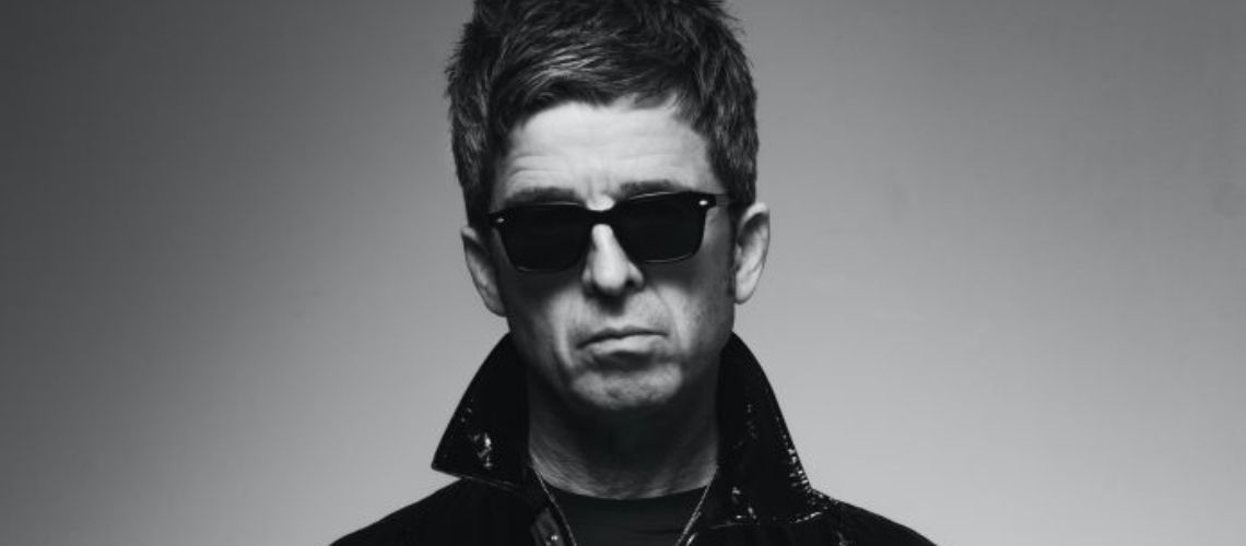 Noel Gallagher dá a conhecer “Council Skies” com novo single “Easy Now”