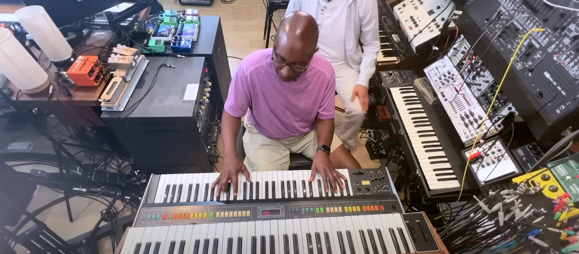 Greg Phillinganes recria synths de “Thriller”