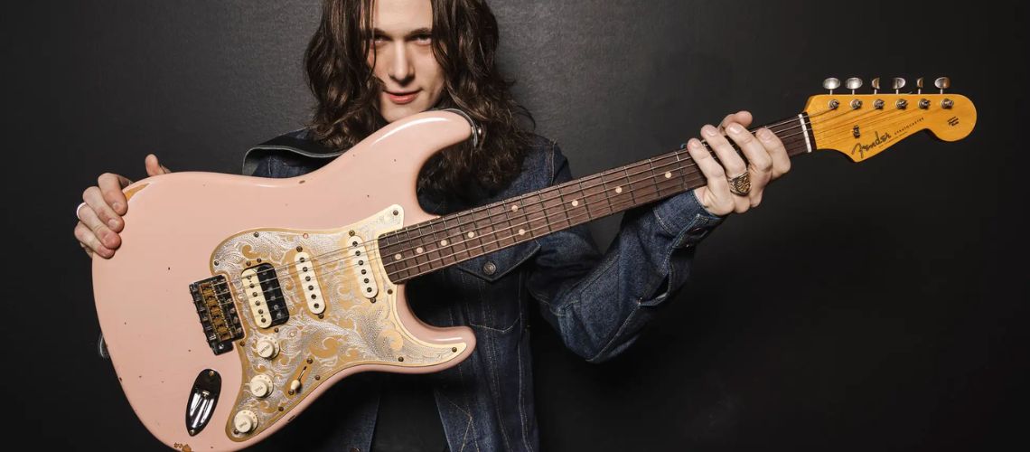 Fender lança Custom Shop Tyler Bryant Shell Pink Stratocaster