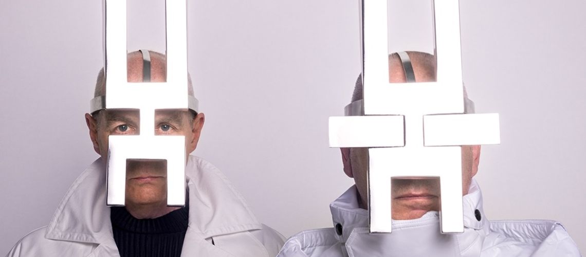 Pet Shop Boys lançam antologia com todos os singles da sua carreira [STREAMING]