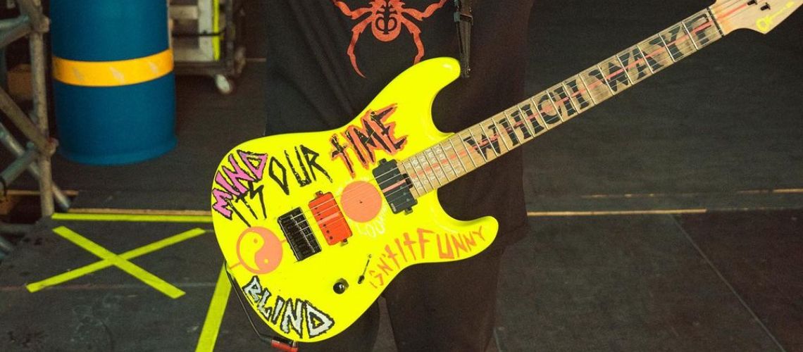 As Charvel personalizadas de Sean Long dos While She Sleeps