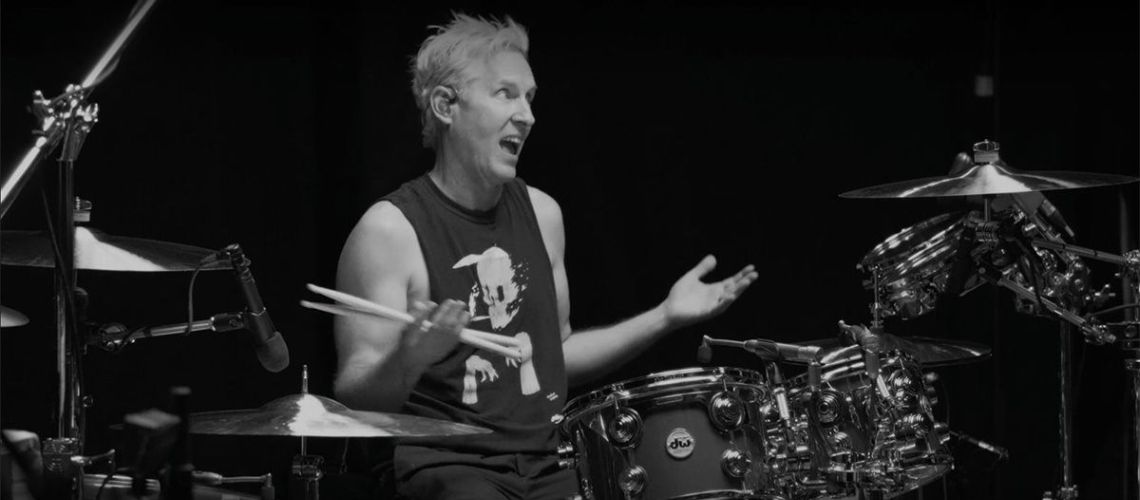 Josh Freese é o baterista que irá acompanhar os Foo Fighters ao vivo