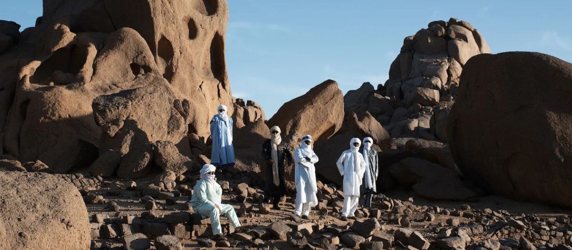 Tinariwen voltam a trazer os sons do deserto com “Amatssou” [STREAMING]
