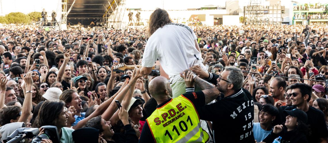 NOS Alive 2023: Idles mostraram como se faz Punk selvagem aos fãs do R&B de Lizzo