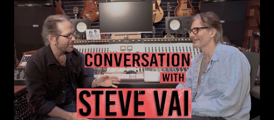 Kip Winger discute composição com Steve Vai em novo episódio de “Conversation With”.