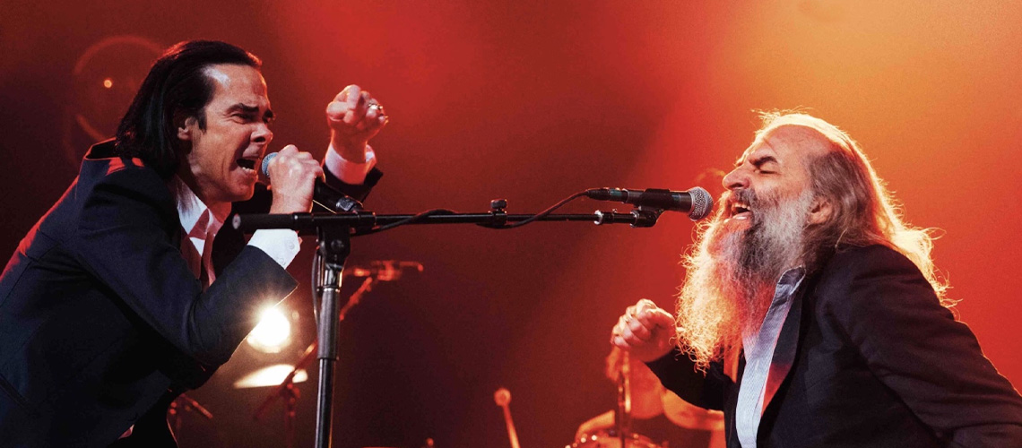 Nick Cave e Warren Ellis lançam álbum ao vivo “Australian Carnage”