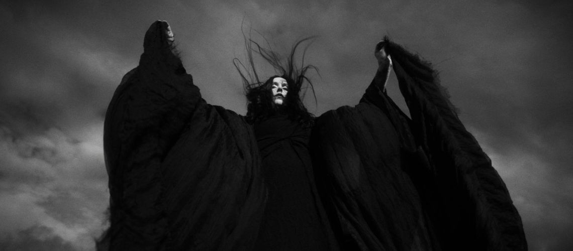 Chelsea Wolfe dispara “Whispers In The Echo Chamber”