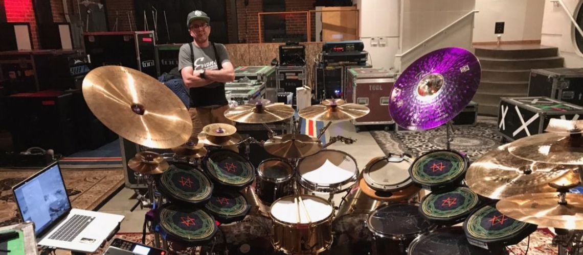 Tool: Joe Slaby, drum tech de Danny Carey, mostra-nos o kit que o músico está a utilizar em tour