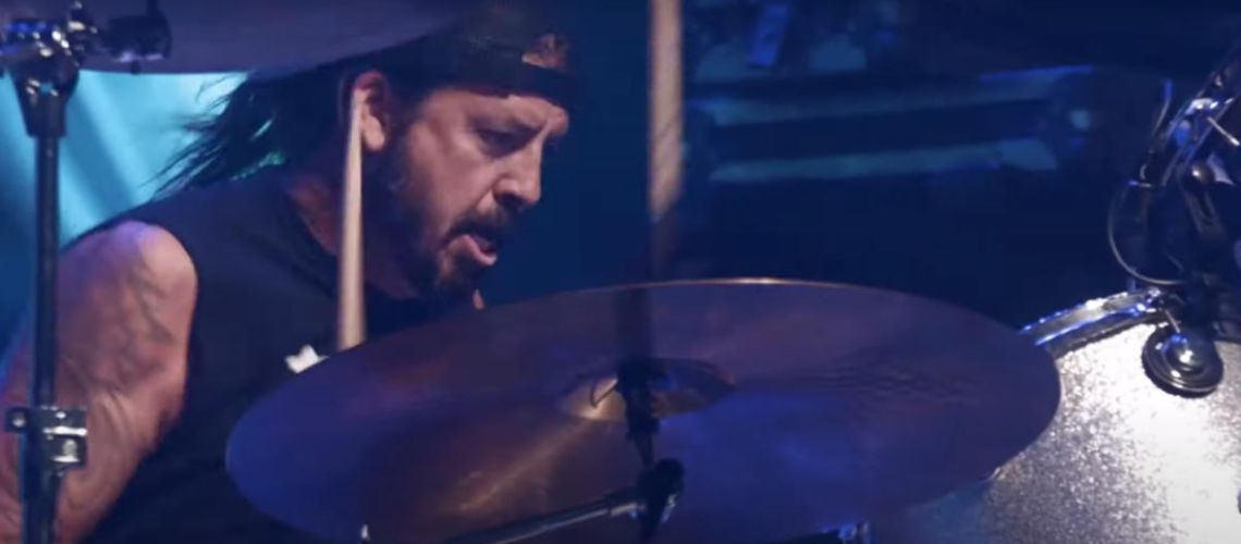 Dave Grohl lança primeira e única performance ao vivo de “Play”