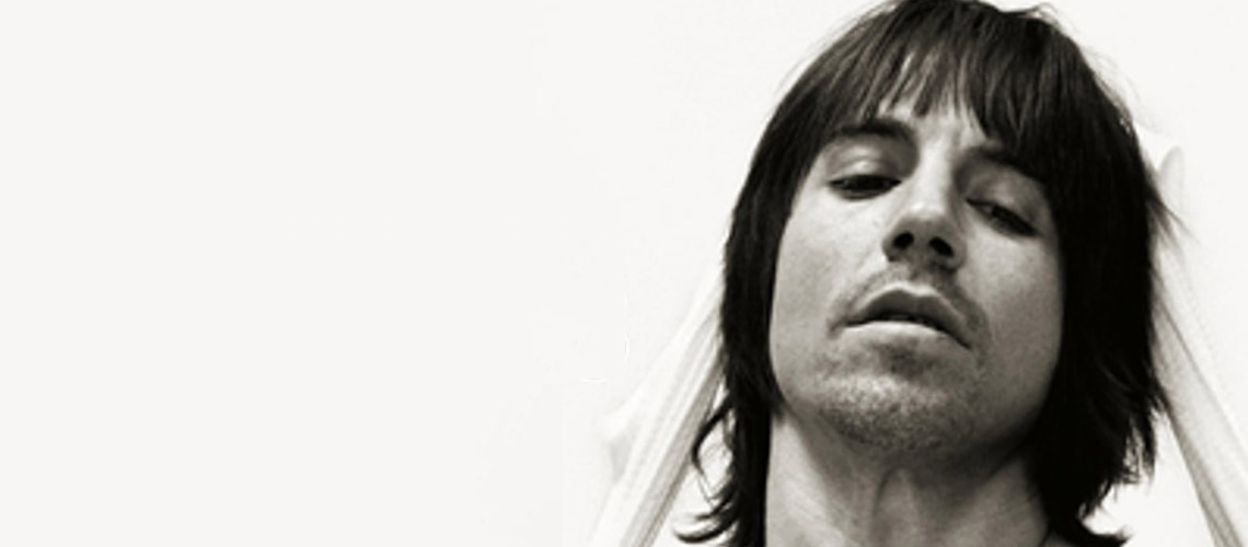 Vida e carreira de Anthony Kiedis, dos Red Hot Chili Peppers, vão ser contadas num novo biopic