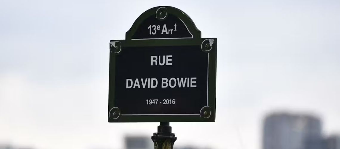 Paris inaugura rua em homenagem a David Bowie