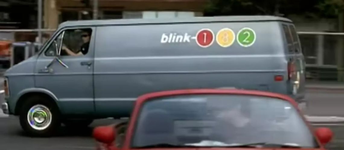 Blink-182: Casal compra carrinha do vídeo de “The Rock Show” e documenta processo de restauro