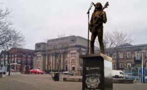 motorhead estatua