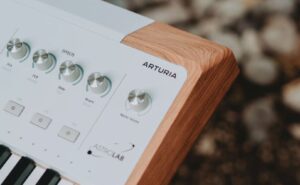 Arturia revela o seu novo teclado de palco AstroLab