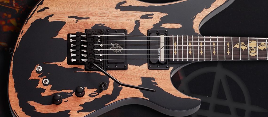 Schecter: As novas guitarras de assinatura de Synyster Gates e Zacky Vengeance dos Avenged Sevenfold