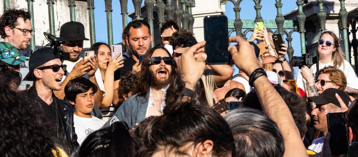 Fotoreportagem: Jared Leto canta Thirty Seconds to Mars na Baixa Lisboeta