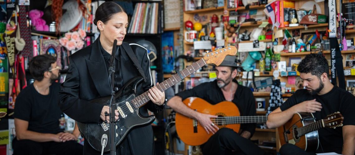 Carminho leva o Fado aos mini-concertos do “Tiny Desk”